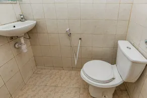 RedDoorz at Hotel Andalus Puncak - Baño