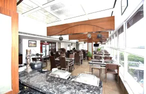 I V Sanctum Hotel - Restaurant