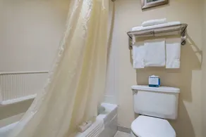 Quality Inn & Suites Silverdale Bangor-Keyport - Salle de bain