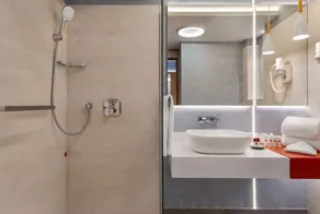Ramada by Wyndham Slatina Parc - Badezimmer