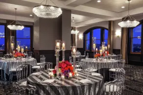 DoubleTree by Hilton Youngstown Downtown - Restaurant