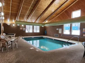Pine Peaks Lodge & Suites - Pool
