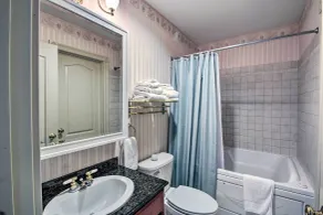 Nestlenook Victorian Condo ~6 Mi to Attitash! - Badezimmer
