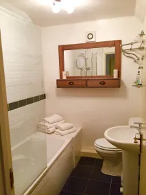 Aylestone Court - Bathroom