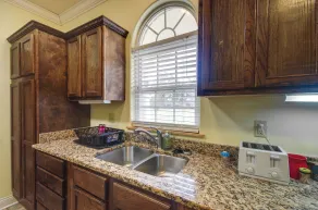 Homey Greenwood Getaway w/ Patio & Backyard - Innvendig