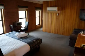 Bakery Hill Motel - Room
