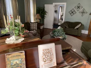Centennial Inn Bed & Breakfast - Lobby