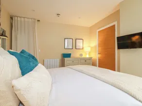 Kerensa - Room