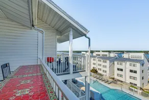 Lakefront Osage Beach Condo + Workspace w/ Pool Views - Innvendig