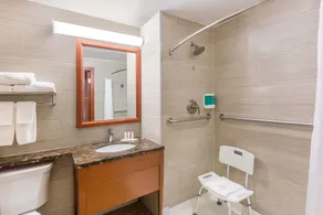 Ramada by Wyndham Flushing Queens - Salle de bain