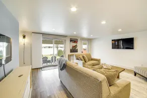 Clarklake Lakefront Apt w/ Hot Tub & Beach - Innvendig