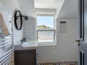 Macs Townhouse Dungarvan - Bathroom