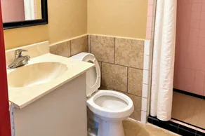 Holiday Motel Tulsa OK - Bathroom
