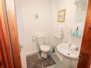 Primrose Cottage - Bathroom