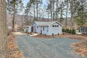 Waterfront Retreat w/ Boat Dock & Fire Pit! - Interiør