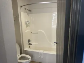 Wingate by Wyndham Hattiesburg - Bathroom