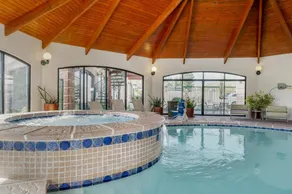 Best Western Plus Swiss Chalet Hotel & Suites - Piscine