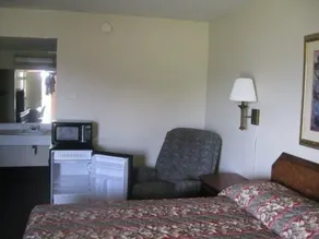 Red Carpet Inn (formerly Royal Inn) - Chambre