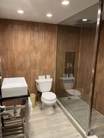 Essence Express Wayne - Salle de bain