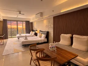 Cozy Family Studio with City View near City of Dreams Casino, Airport, Solaire, Okada, Ayala Malls and MOA - Room