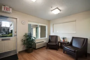 HomeTowne Studios by Red Roof Seattle - Kent/Des Moines - Hall