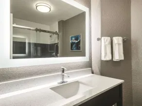 La Quinta by Wyndham Orlando Lake Mary - Salle de bain