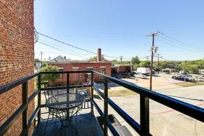 Western-themed Decatur Studio on Main Street! - Interior