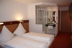 Hotel & Restaurant Zum Ochsen -Ox Distillery - Room