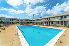 Quality Inn & Suites Vandalia near I-70 and Hwy 51 - Pool