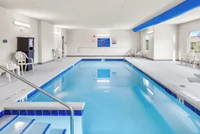 Cobblestone Hotel & Suites Denmark - Green Bay - Pool