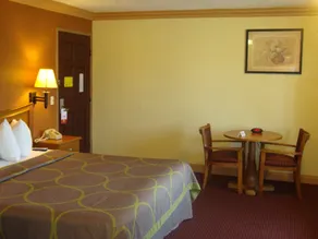 Super 8 by Wyndham Azusa - Chambre