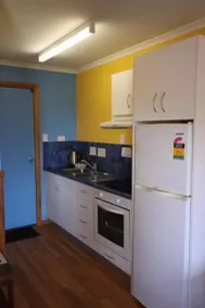Bicheno's A Plus Apartments - Private kitchen