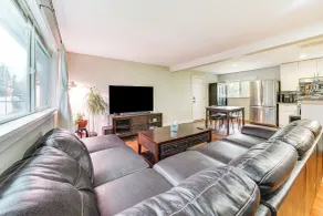 14 Mi to Dtwn Seattle: Sleek Home w/ Large Yard - Intérieur