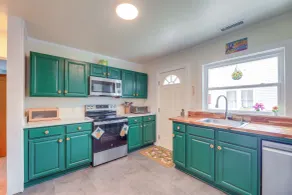 Walkable Escape in Dtwn Burgaw! Quiet Home w/ Yard - Interiør