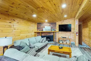 Spacious Lakefront Home w/ Private Hot Tub - Interiör