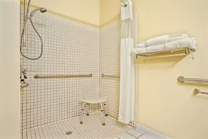 Baymont by Wyndham Wahpeton - Bathroom