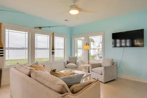 Lakefront Home w/ Hot Tub & Dock in Cross Hill! - Interiør