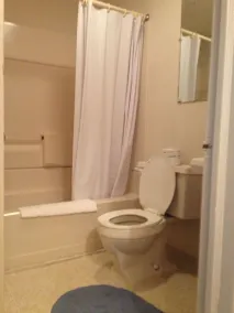 Chamber Lane Motel - Bathroom