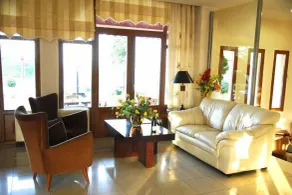 Veria Hotel - Lobby sitting area