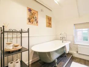 Cherry Tree Cottage - Bathroom