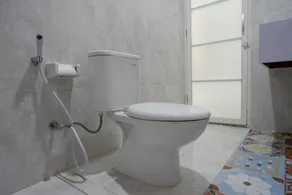 RedDoorz Syariah near Mutiara SIS Al Jufrie Airport Palu 2 - Salle de bain