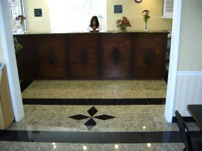 Travelers Inn & Suites - Lobby