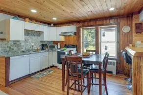Hike & Ski the Adirondacks: Olmstedville Condo - Interiör