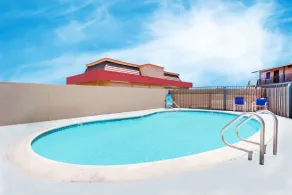 Travelodge by Wyndham Barstow - Piscine