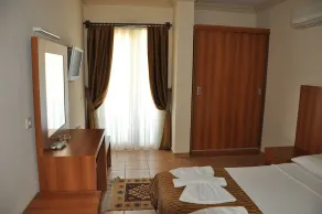 MG Moms Hotel - Room