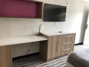 All Seasons Inn & Suites - Room
