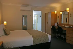 Hermitage Motor Inn - Room