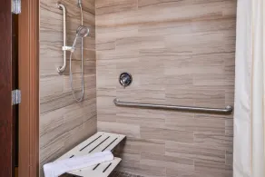 Best Western Plus Rama Inn - Bathroom