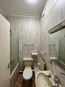 Green Gables Hotel - Bathroom