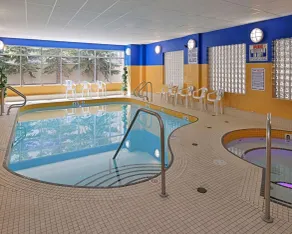 Econo Lodge Inn & Suites University - Piscine
